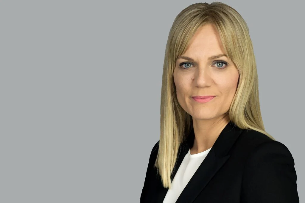 Katarina Lasić počela je raditi već za vrijeme fakulteta što ju je dovelo do pozicije voditeljice financija u međunarodnoj kompaniji