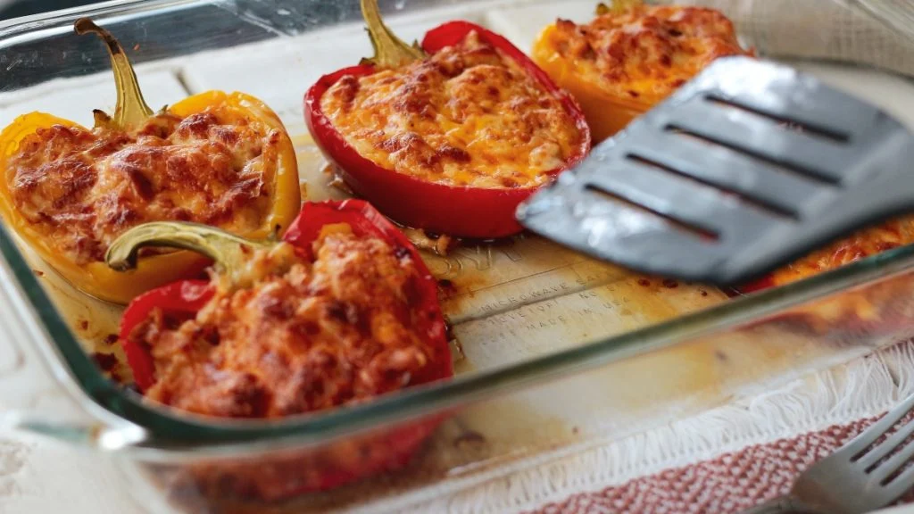 Ovaj recept za zapečene punjene paprike nas je oduševio