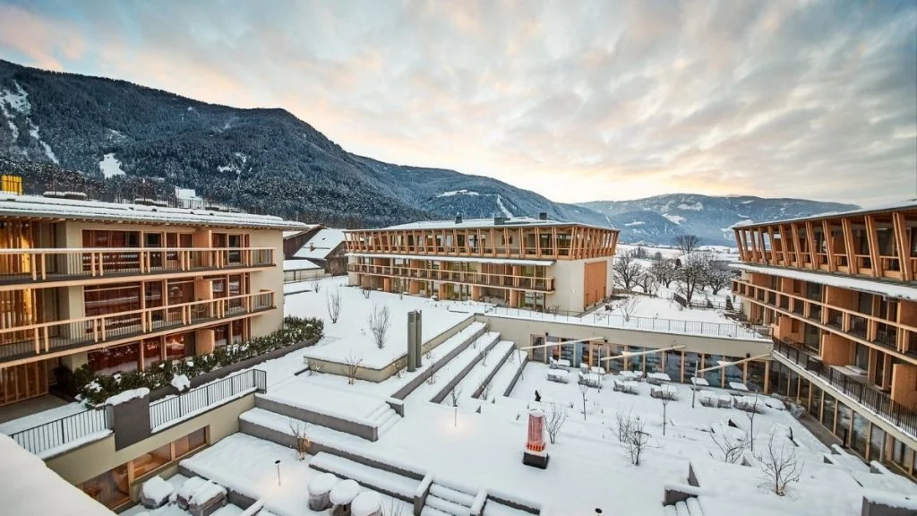 Otmjena ponuda u starom klasiku za zimovanje! Falkensteiner Hotel u Kronplatzu