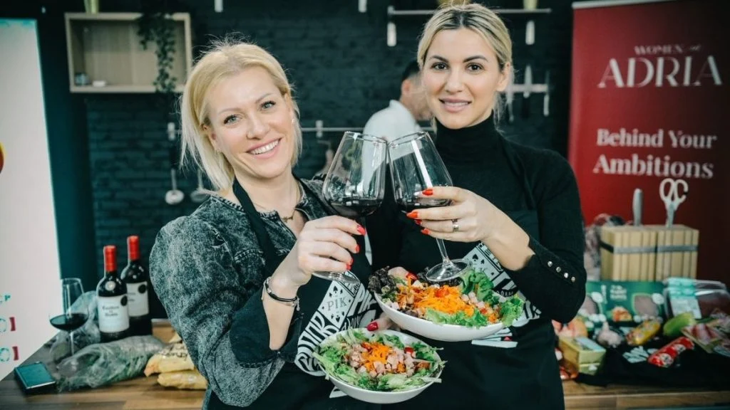 Ideja za brz i zasitan obrok: Salata sa slanutkom, šunkom i mrkvom