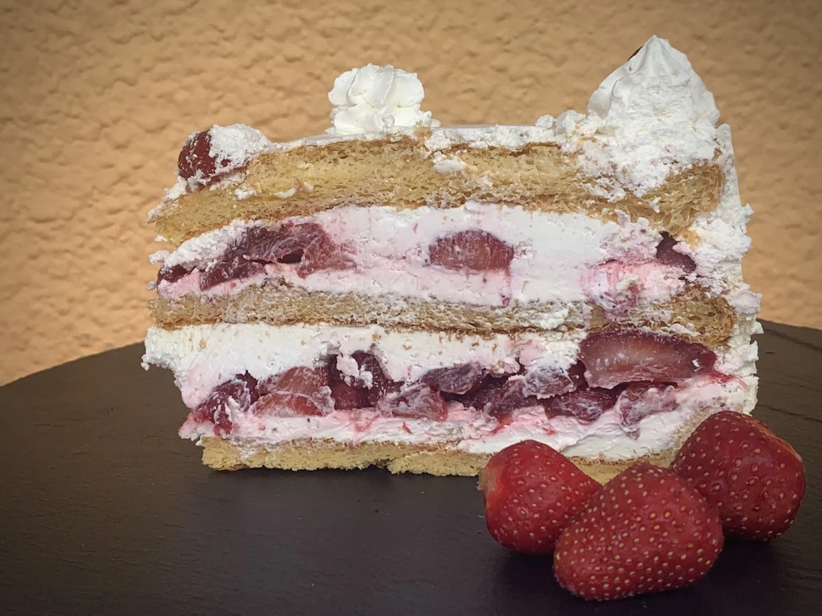Neodoljiva lagana torta od jagoda