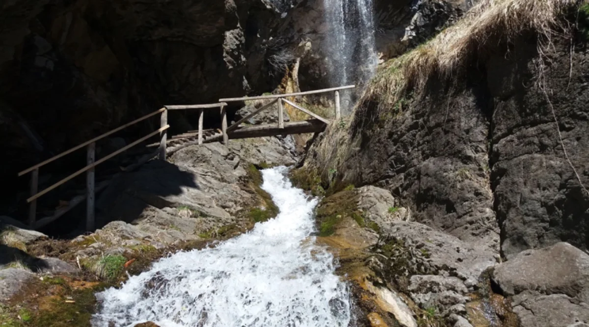 Posjetite skriveni dragulj na Vranici-Ždrimački vodopad