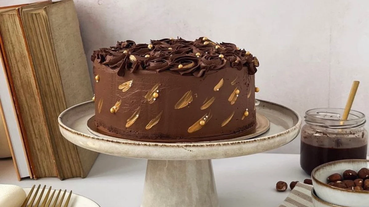 Čokoladna novogodišnja torta s namazom od lješnjaka