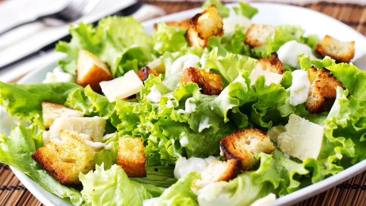 Cezar salata – klasični recept za gurmansko iskustvo