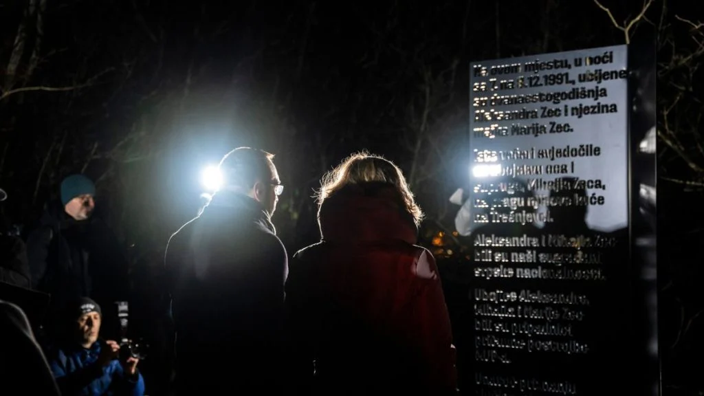 Podignut spomenik obitelji Zec. ‘Često prebacujemo krivicu, a rijetko preuzimamo odgovornost’