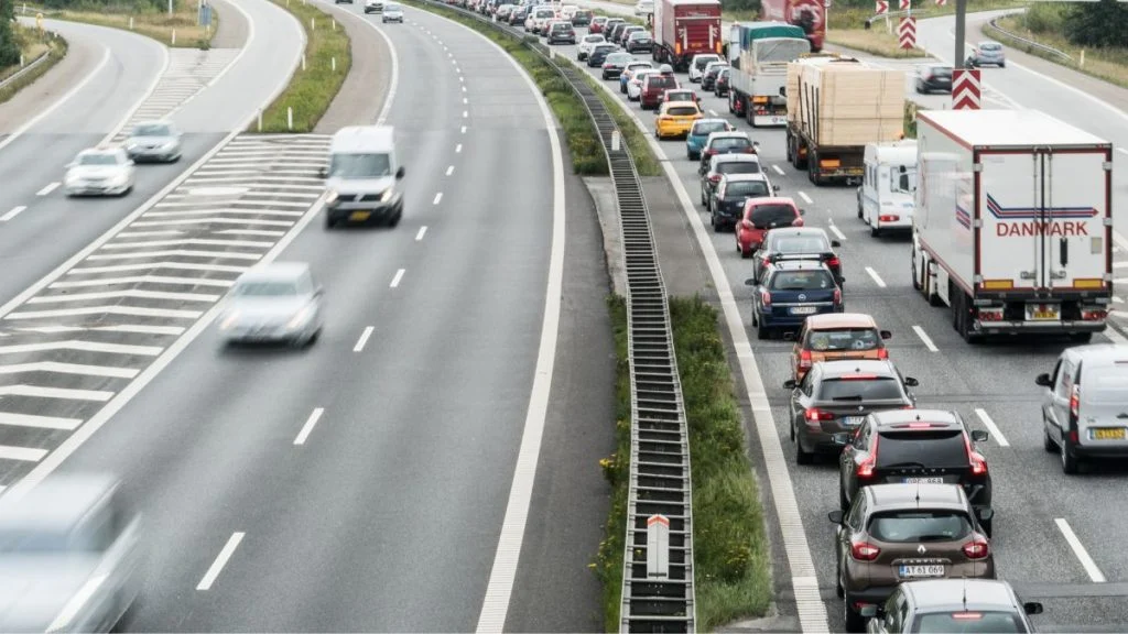 Vikendaši, čuvajte se. Od ranog jutra kilometarske kolone