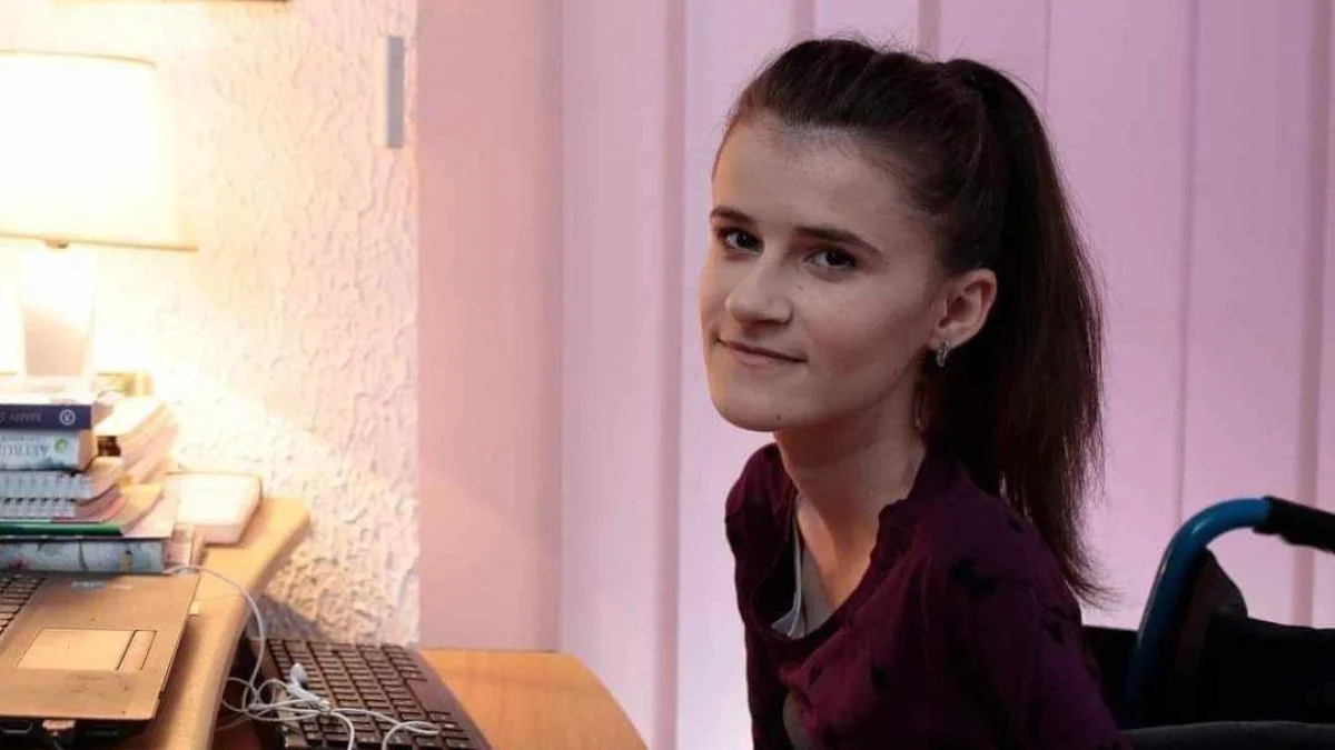 Emina Mujanović jednim prstom piše svoju osmu knjigu