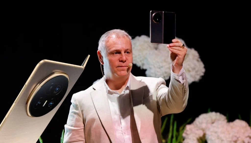 HONOR premijerno predstavio najtanji preklopni pametni telefon do sada – HONOR Magic V5
