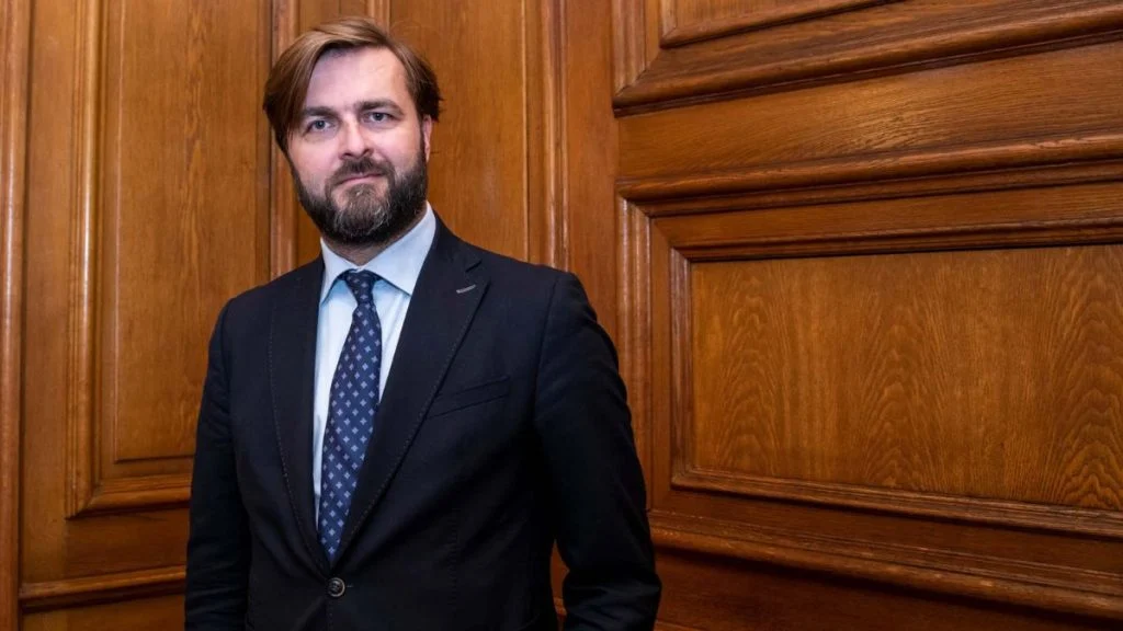 Kako je Tomislavu Ćoriću uspjelo da bude premijerov fajter bez “repova i krakova”?