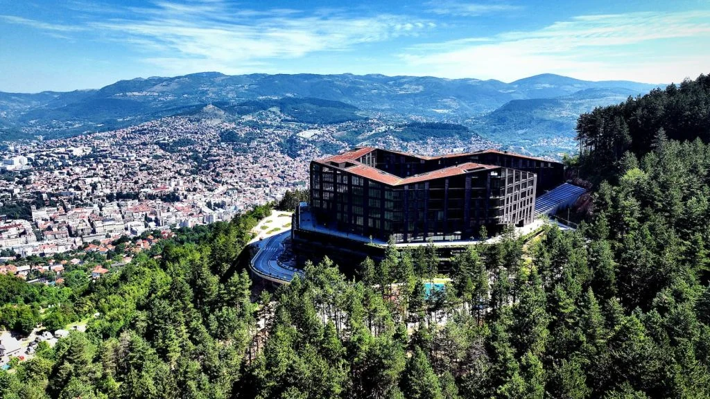 Roof Gardens Trebević: Mjesto gdje poslovni događaji konačno dobijaju pogled koji zaslužuju