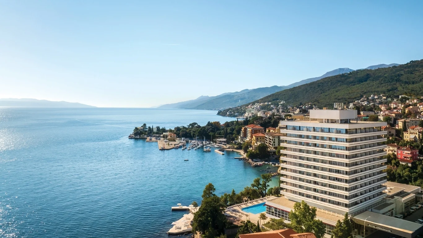 Opatija izvan sezone ima svoje adute. Neki se nalaze iza vrata hotela Ambasador