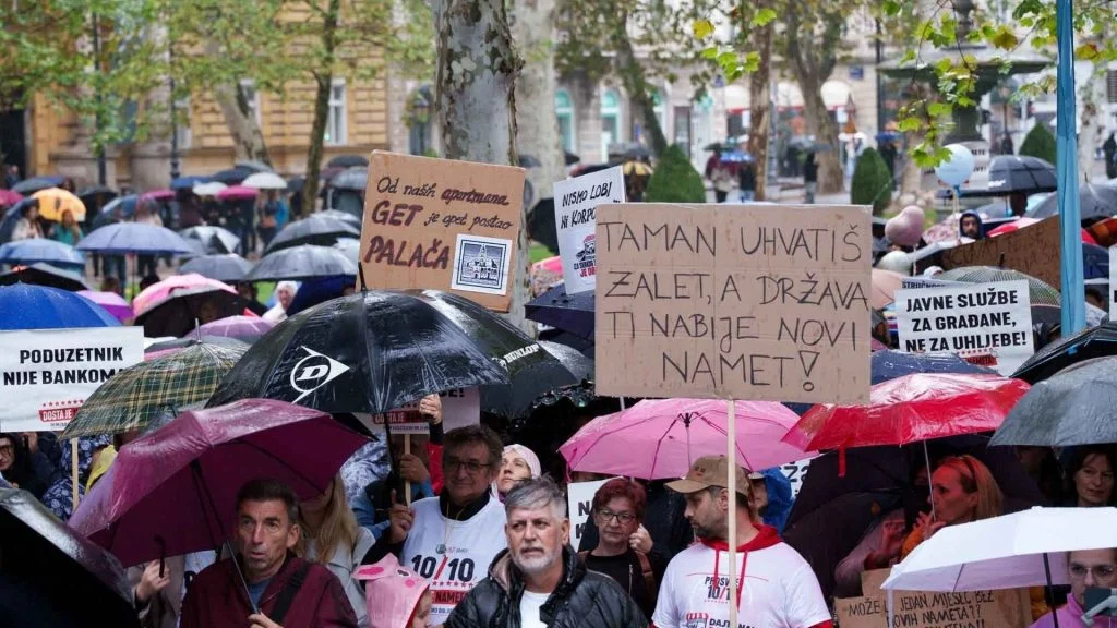“Gori nam pod nogama i nemamo kamo uzmaknuti!”: Poruke i 10 zahtjeva Vladi s prosvjeda u Zagrebu